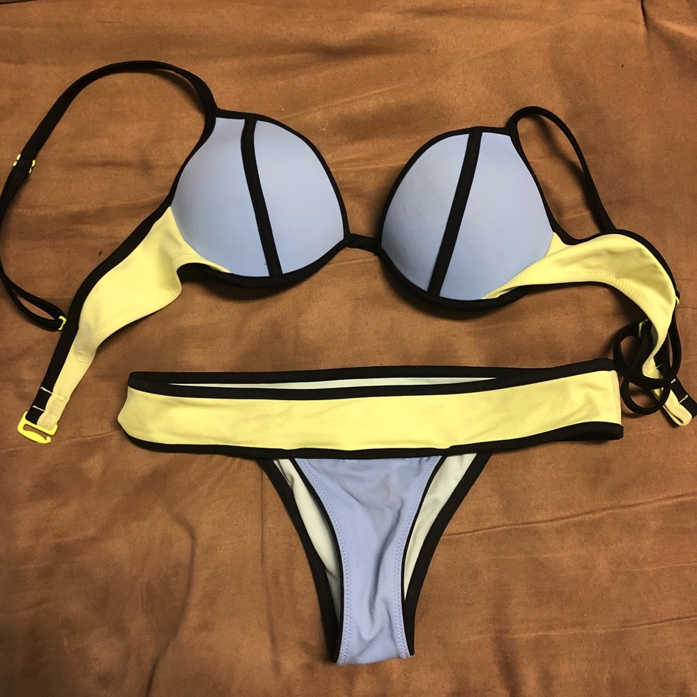 Victoria’s Secret bikini